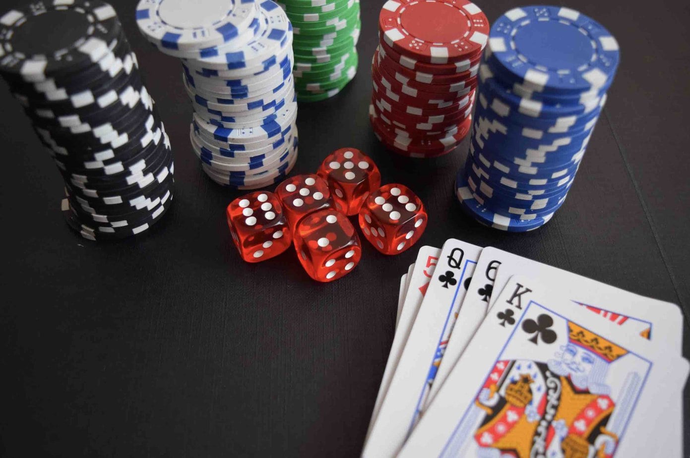 Learn How to Play All Your Favourite Card Games at an Online Casino