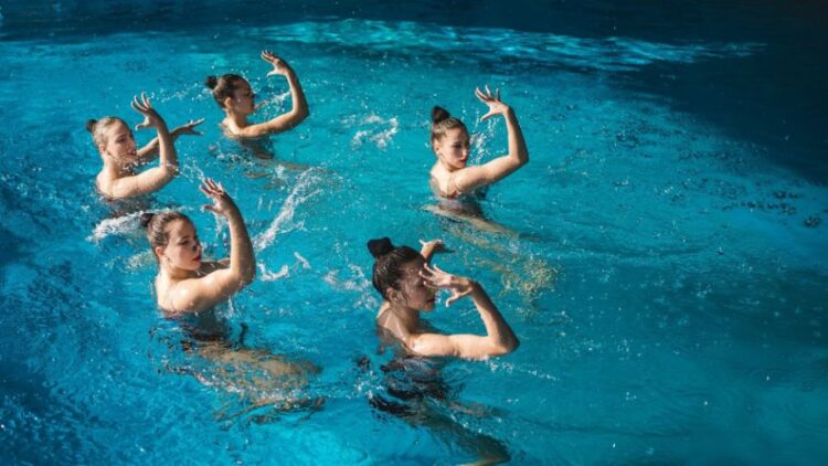 SYNCHRONIZED SWIMMING position