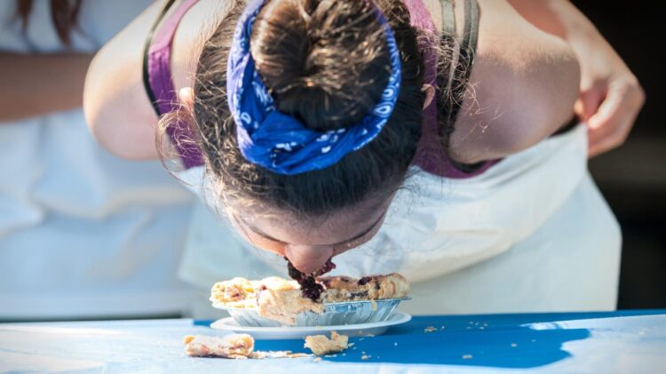 thanksgiving games pumpkin pie eating contest