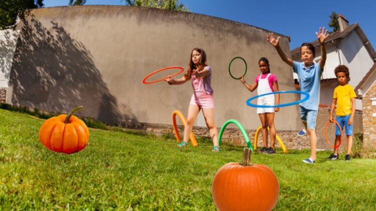 thanksgiving games pumpkin toss